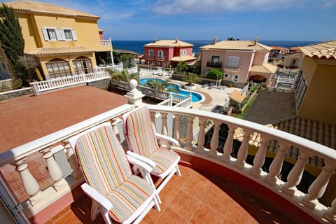 LAS DUNAS 2 by RENTMEDANO Pretty 2 bedroom villa, ocean views, pool and WiFi Villa in Abona