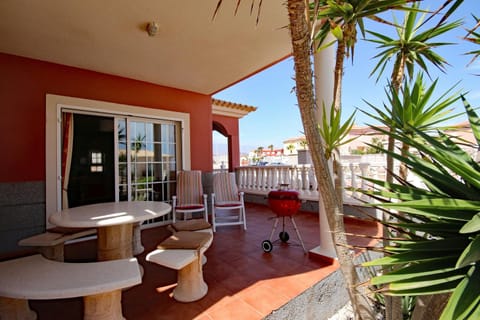 LAS DUNAS 2 by RENTMEDANO Pretty 2 bedroom villa, ocean views, pool and WiFi Villa in Abona