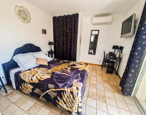 Property building, Photo of the whole room, Bedroom