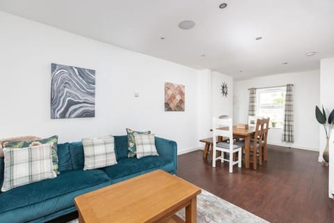 Living room, Decorative detail, Dining area