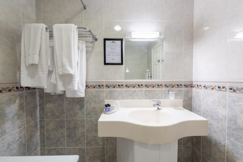 Shower, Bathroom, towels