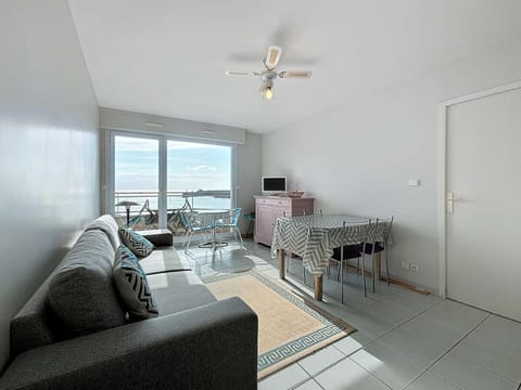 Appartement avec balcon, proche des plages et commerces - FR-1-361-89 Apartment in Granville