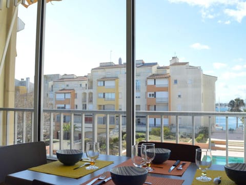 Cap d'Agde: Appt 2 pièces cabine, 6 couchages, proche plage, loggia, parking - FR-1-249-127 Apartment in Agde