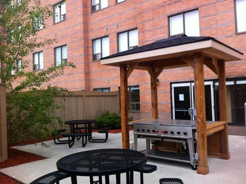Residence & Conference Centre - Kitchener-Waterloo Apartment hotel in Cambridge