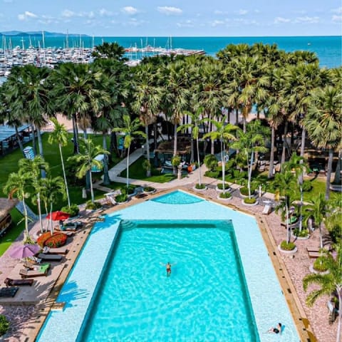 Bird's eye view, Swimming pool