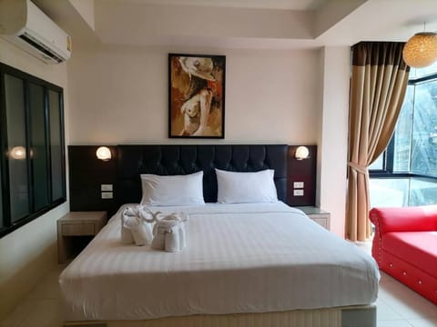 Amici Miei Guest House Bed and Breakfast in Patong
