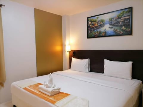 Amici Miei Guest House Bed and Breakfast in Patong