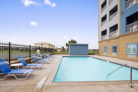 Days Inn & Suites by Wyndham Galveston West/Seawall Hôtel in Galveston Island