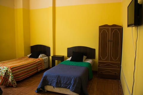 Hostal Tricontinental Bed and Breakfast in Valparaiso