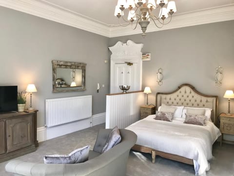 Photo of the whole room, Decorative detail