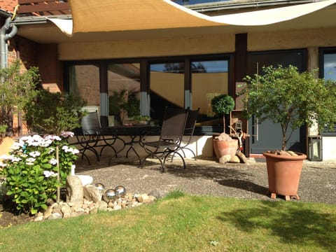 Garden, Balcony/Terrace