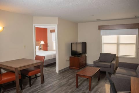 Hawthorn Suites by Wyndham Erie Hotel in Millcreek Township
