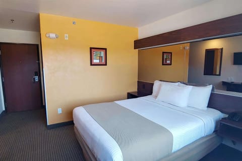 Microtel Inn and Suites by Wyndham Ciudad Juarez, US Consulate Hotel in Ciudad Juarez
