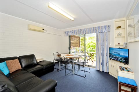 TV and multimedia, Living room, Dining area