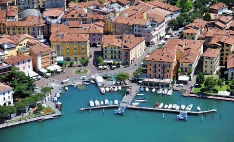 AMBRA HOTEL - The only central lakeside hotel in Iseo Hotel in Iseo