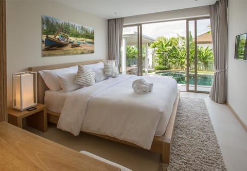 Bedroom, Garden view, Pool view