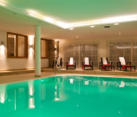 Swimming pool, Swimming pool