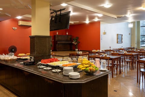 Restaurant/places to eat, Breakfast, Continental breakfast, Buffet breakfast