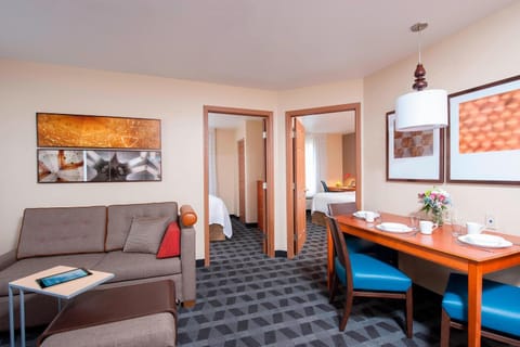 TownePlace Suites Indianapolis Park 100 Hotel in Pike Township