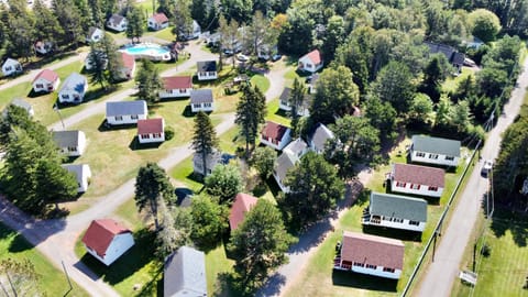 Green Gables Bungalow Court Camp ground / 
RV Resort in Prince Edward County