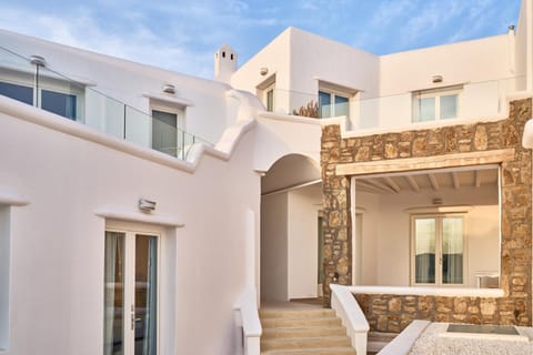 Arte & Mare Elia Luxury Suites and Villas Hotel in Mykonos, Mikonos 846 00, Greece