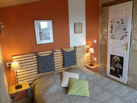 Photo of the whole room, Decorative detail