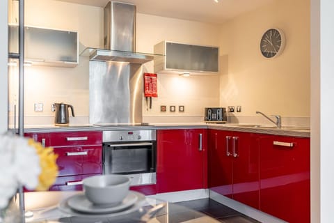 Cotels at Vizion Serviced Apartments, Superfast Broadband, Central Location, Free Parking, Fully Equipped Kitchen Condo in Milton Keynes