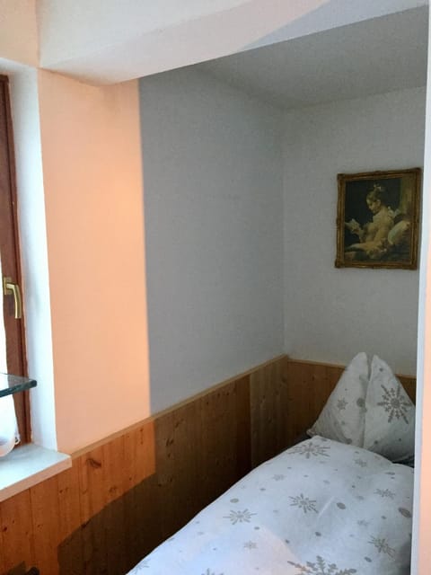 Bedroom, Mountain view