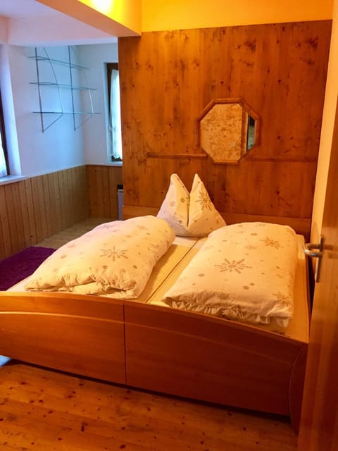 Bedroom, Garden view, cot, Family, Inner courtyard view