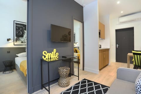 Living room, Photo of the whole room, Decorative detail, Bedroom