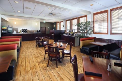 Restaurant/places to eat, Dining area, On site, Breakfast