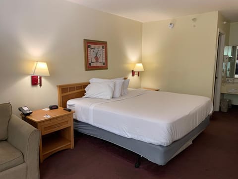 Americas Best Value Inn & Suites Melbourne Motel in West Melbourne