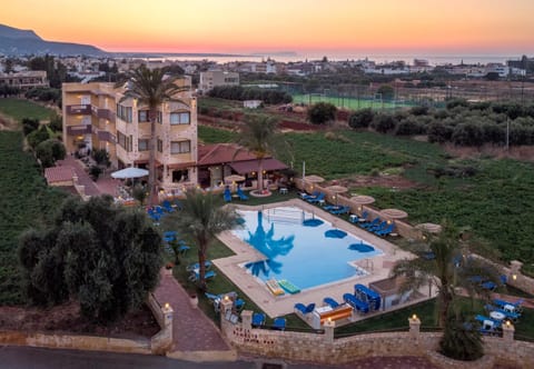 Bird's eye view, Pool view