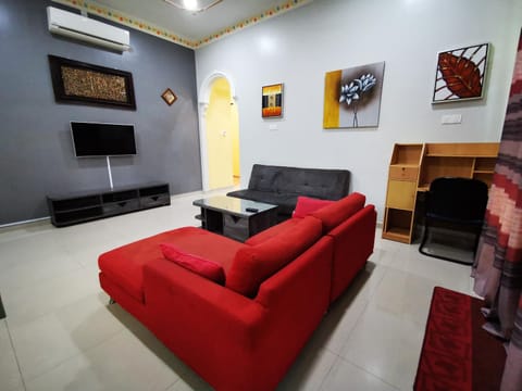 Communal lounge/ TV room, TV and multimedia, Living room, Seating area, Family