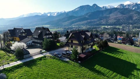 Property building, Bird's eye view, View (from property/room), Landmark view, Mountain view