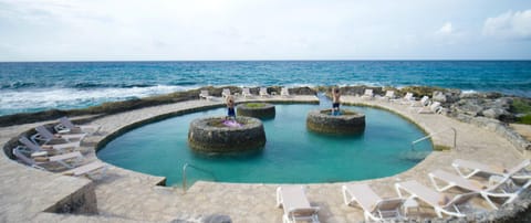 View (from property/room), Sea view, Swimming pool, sunbed