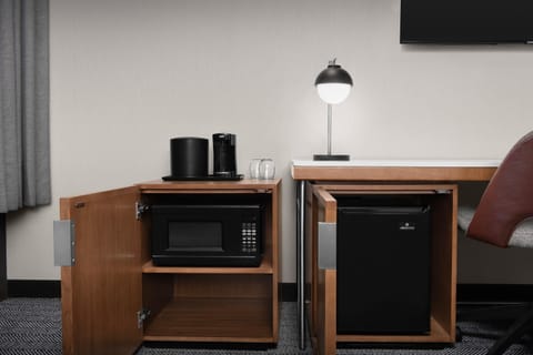 Coffee/tea facilities, microwave