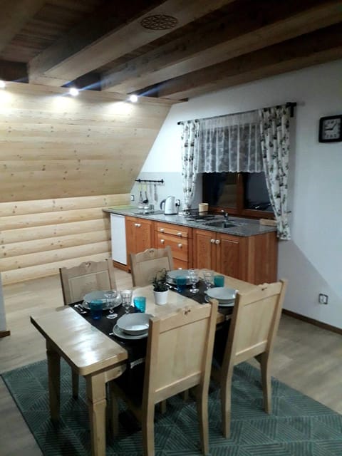 Kitchen or kitchenette, Photo of the whole room, Dining area, stove