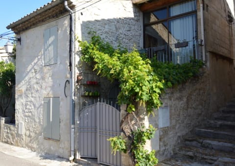 Maison de charme pittoresque Villeneuve lez Avignon Chalet in Villeneuve-lès-Avignon