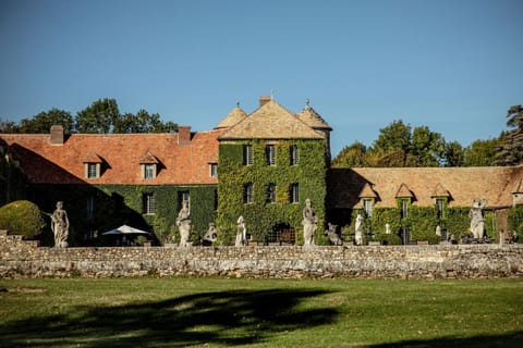 Facade/entrance, Garden