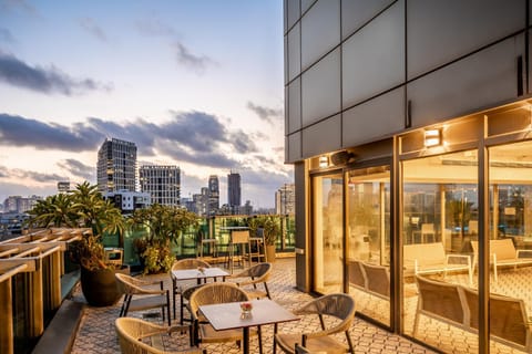 Balcony/Terrace, City view