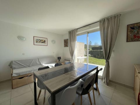 Maison Duplex avec Terrasse, 2 Chambres, Piscines et Parking - FR-1-382-19 House in Vallon-Pont-d'Arc