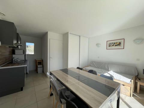 Maison Duplex avec Terrasse, 2 Chambres, Piscines et Parking - FR-1-382-19 House in Vallon-Pont-d'Arc