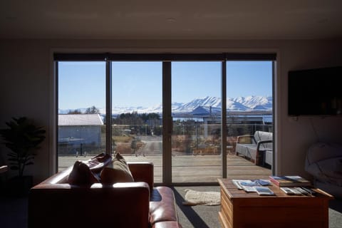 Living room, Lake view, Mountain view