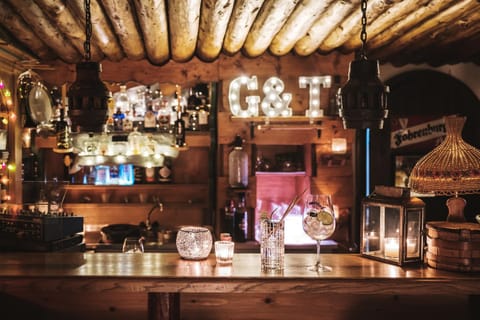 Lounge or bar, Lounge or bar, Drinks, Alcoholic drinks