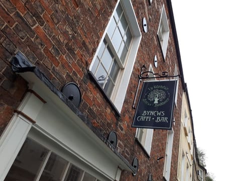 Ty Glyndwr Bunkhouse, Bar and cafe Hostel in Caernarfon