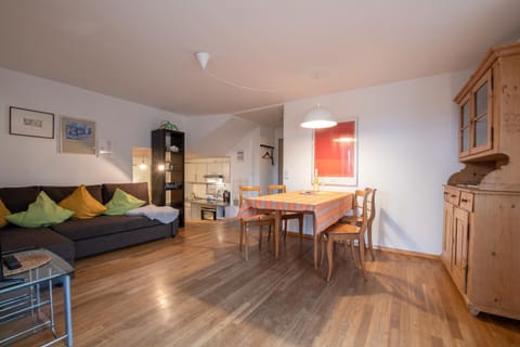 Living room, Decorative detail, Dining area