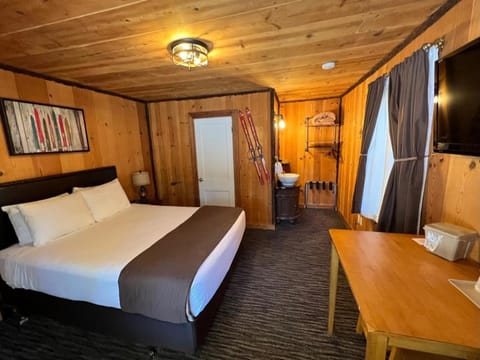 Shasta Inn Hotel in Mount Shasta