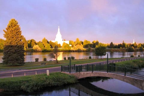Le Ritz Hotel and Suites Hotel in Idaho Falls