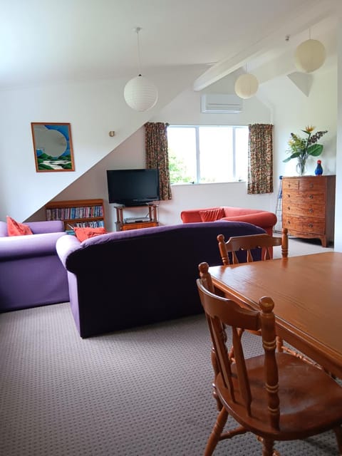 Purple Hen Country Lodge Bed and Breakfast in Bay Of Plenty